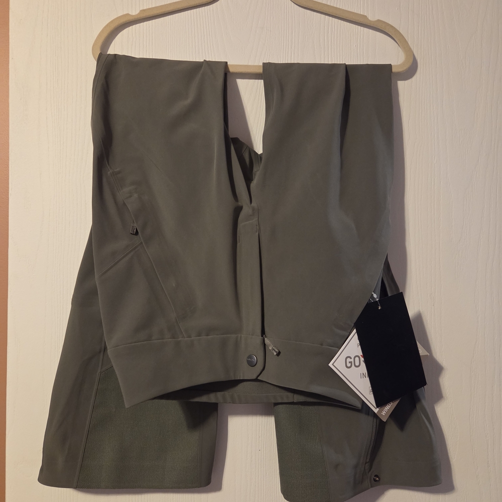 Arc'teryx Theriss High Waisted Snowboard/Ski pants. Forage Green. Size 2. NWT.
